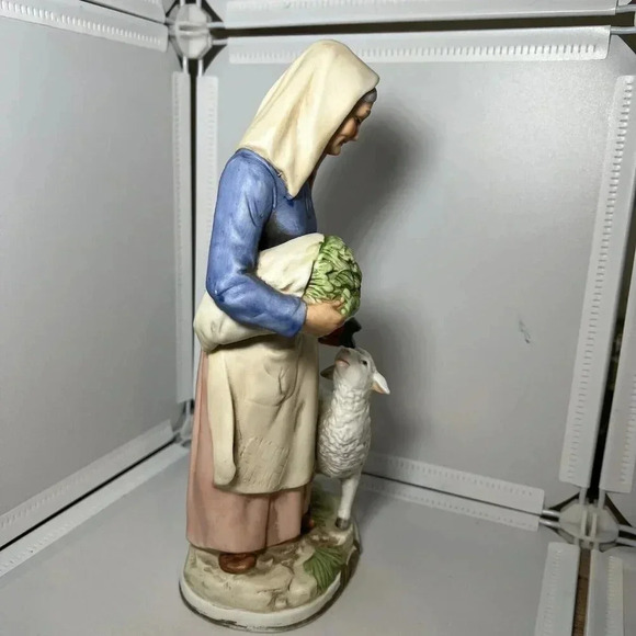 Homco Home Interiors Vintage Porcelain Figurine Farmer's Wife Feeding Lamb 8811 - Picture 3 of 8
